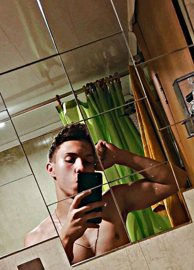  43147208  Rostislav, 23 ,    
