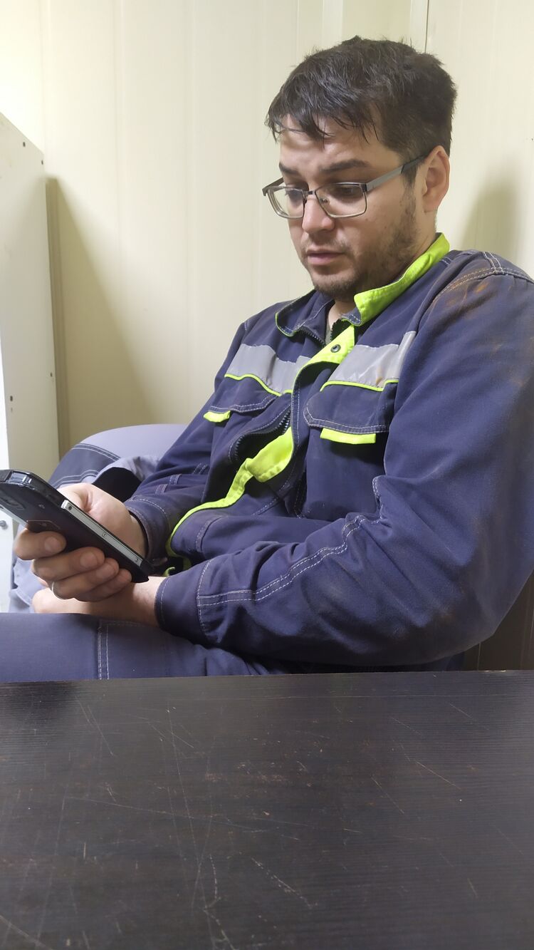  31248928  Ը, 44 ,    