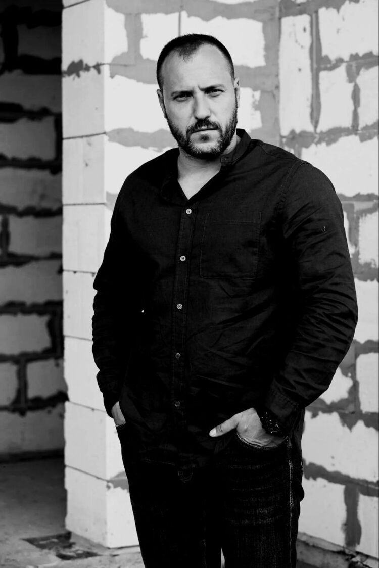  ,   Alex, 37 ,   ,   