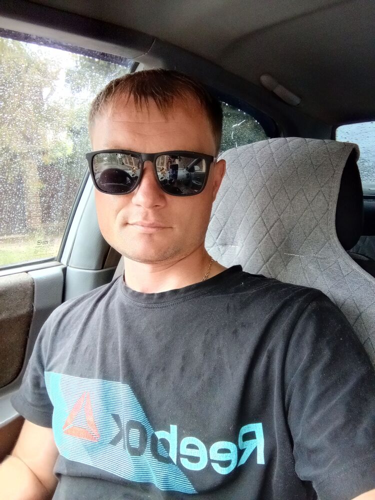  37109618  Vladimir, 30 ,    