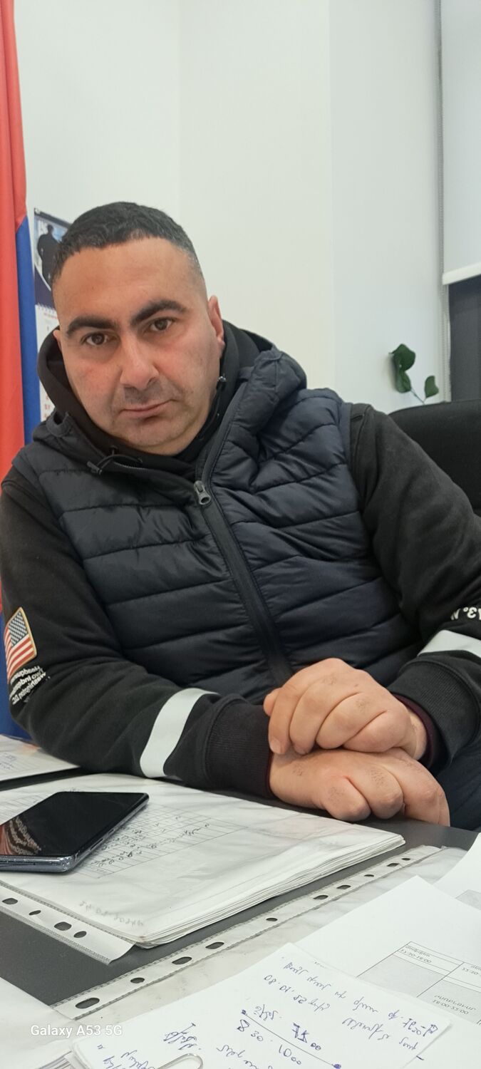  48858358  Vahan, 36 ,    