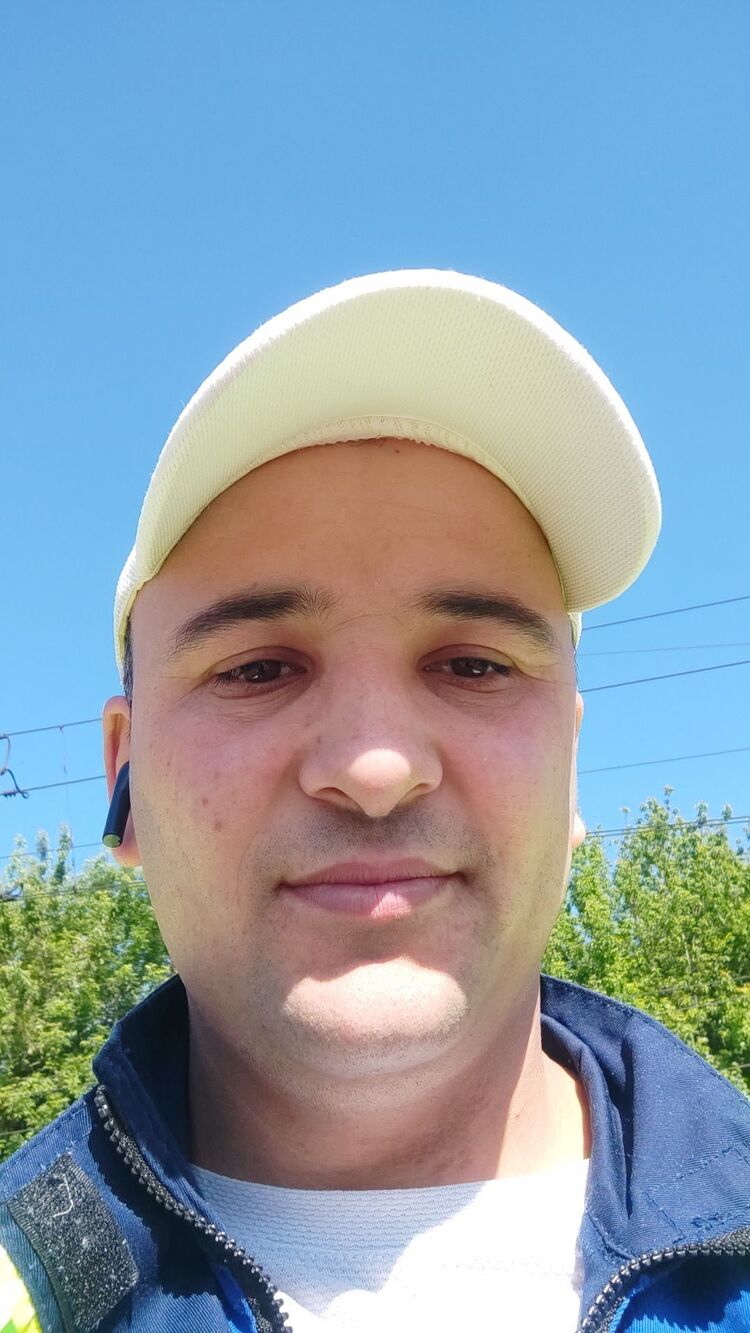  35081758  Ali, 32 ,    
