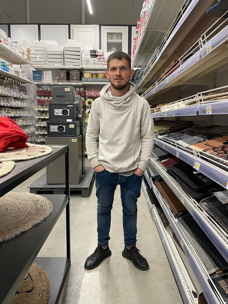  ,   Igor, 28 ,   ,   