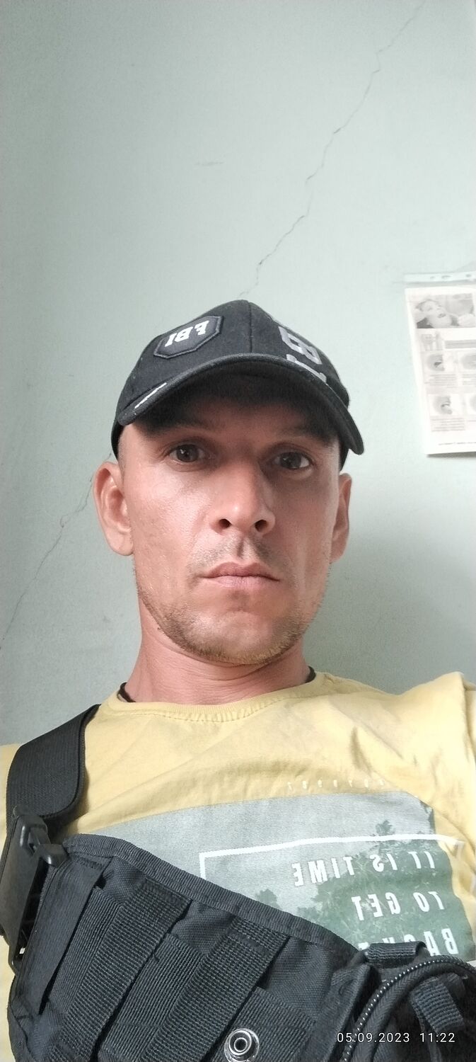  ,   Denni, 42 ,   ,   , c 