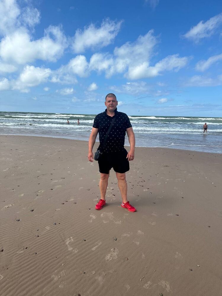  45335418  Jon, 45 ,    
