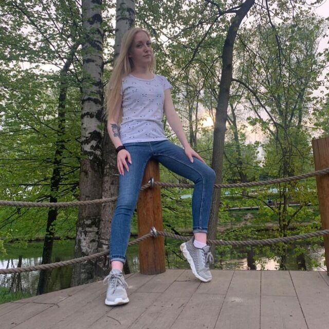  -,   Ally, 33 ,   