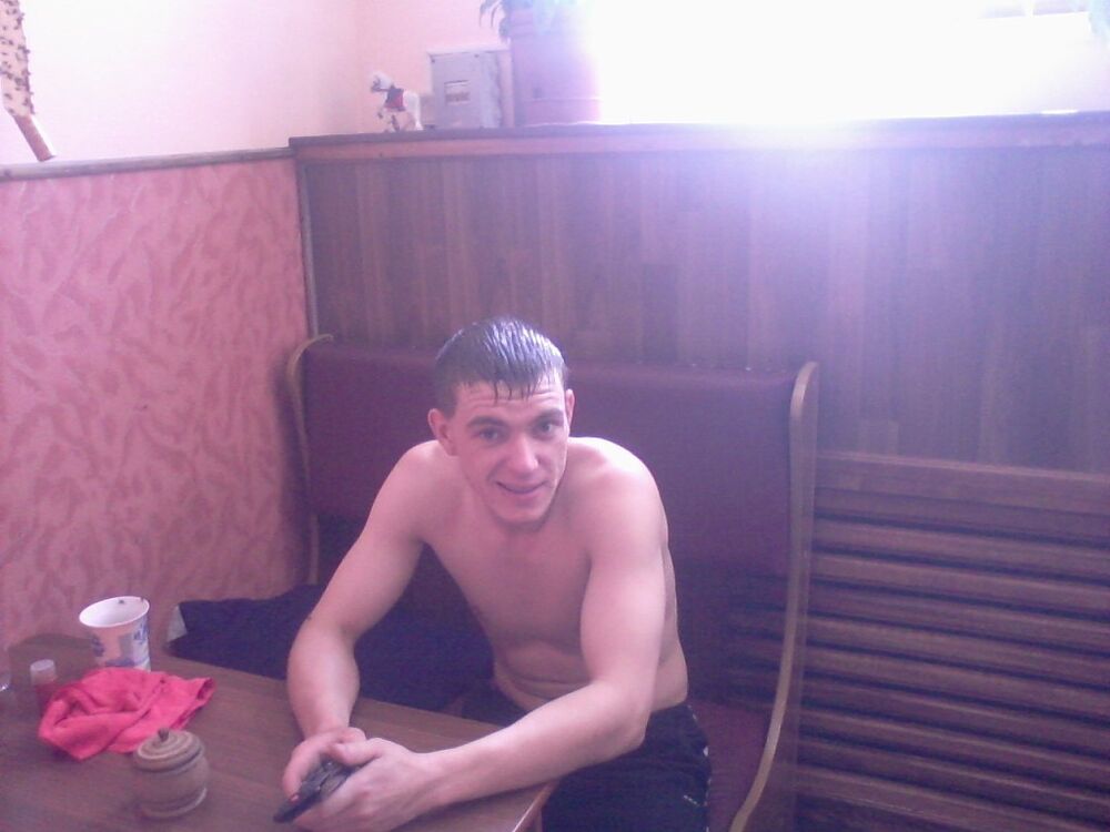  9027898  Sergei, 35 ,    