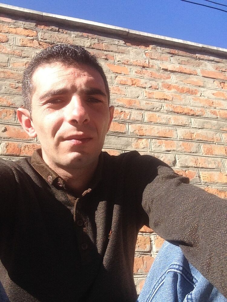  13835768  Arkadi, 39 ,    
