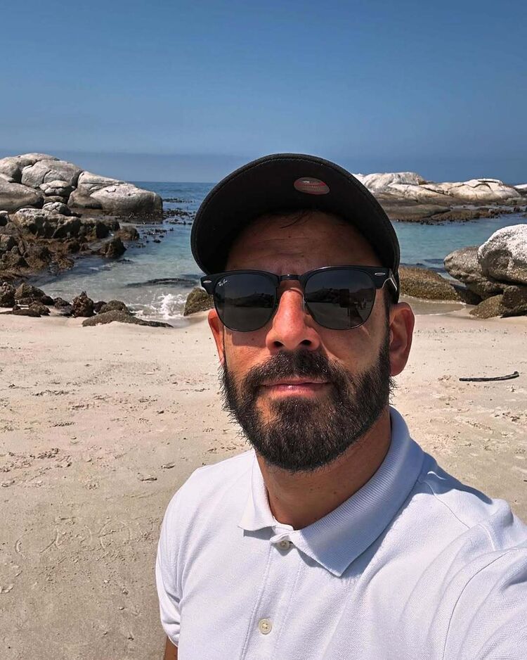  49460218  Anton, 39 ,    