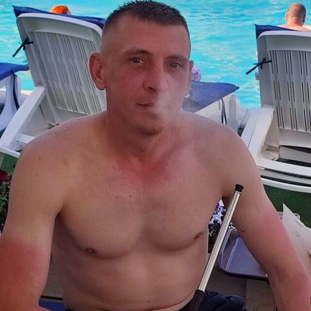  47760688  Viktor, 42 ,    