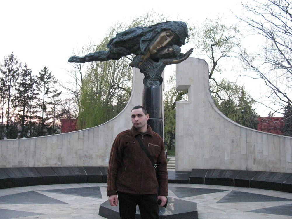  ,   Sergiu, 46 ,   ,   , c 