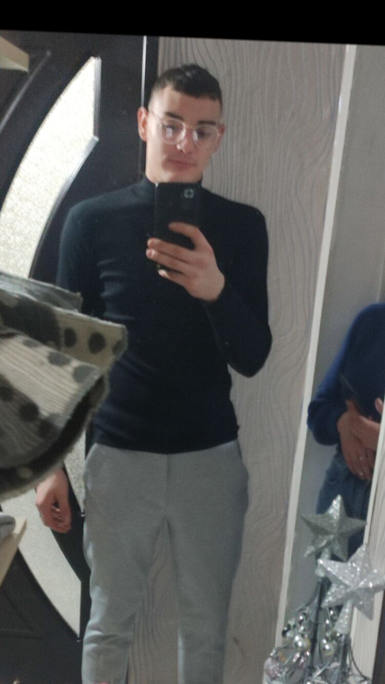  40337008  Petru, 21 ,    