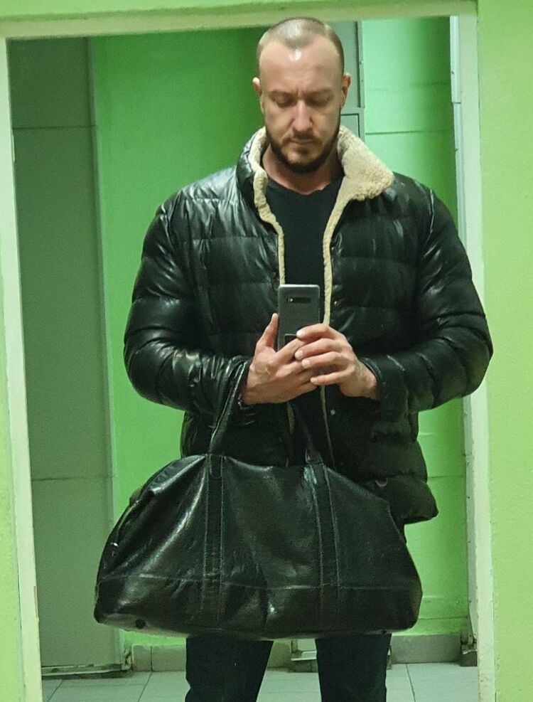  22827228  John, 39 ,    