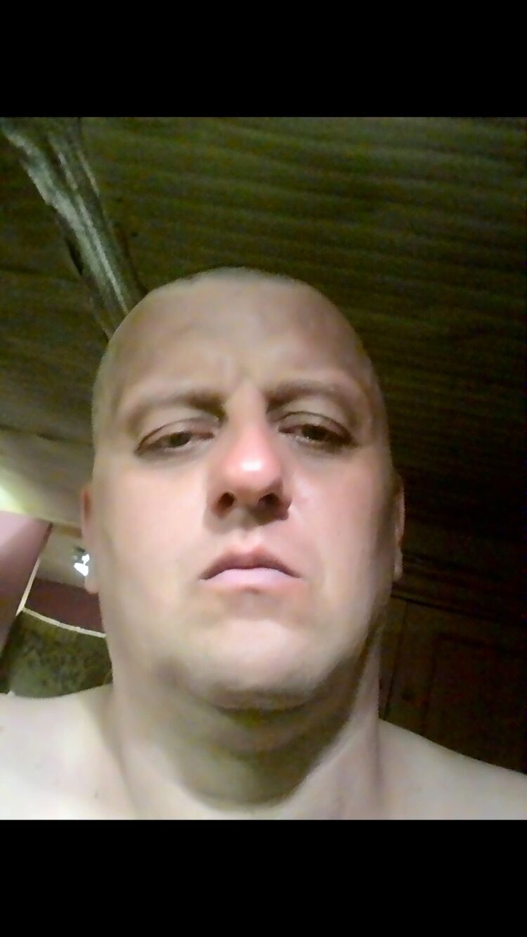  37551628  Valentin, 50 ,     