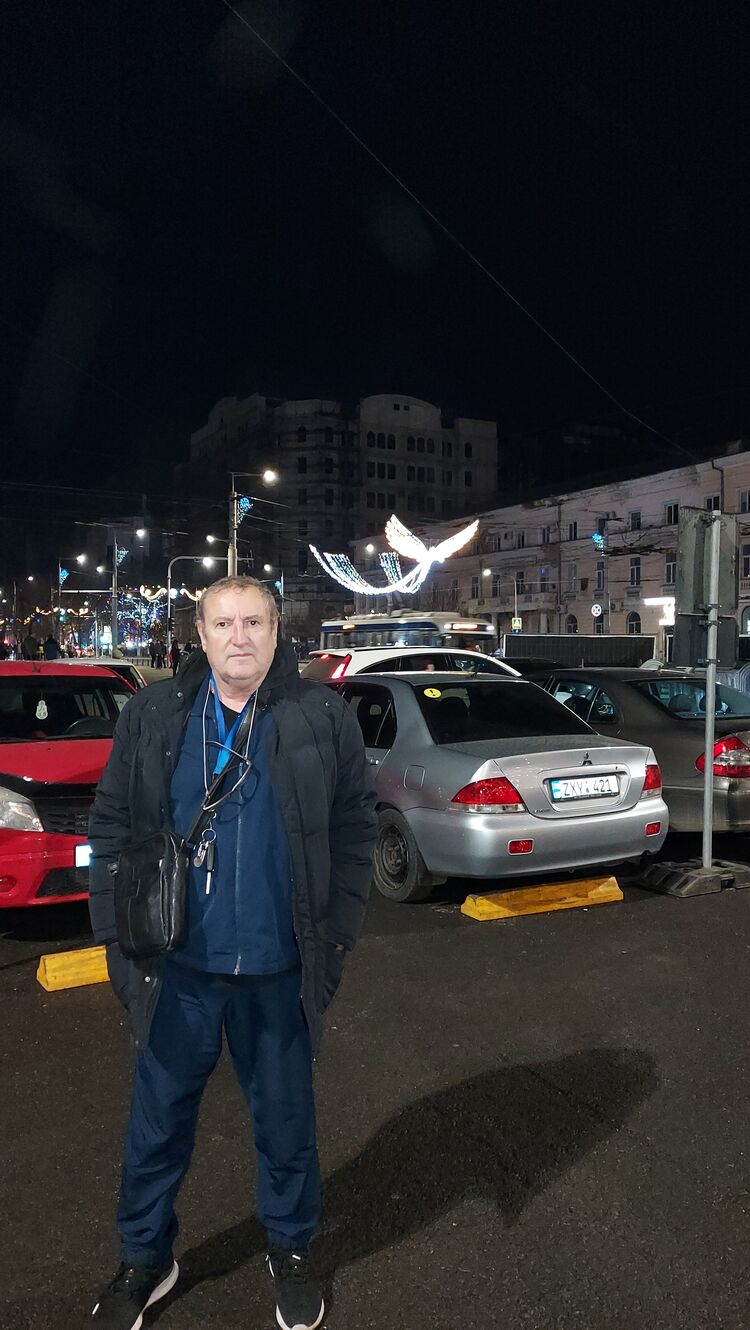  40663838  Radik, 66 ,    