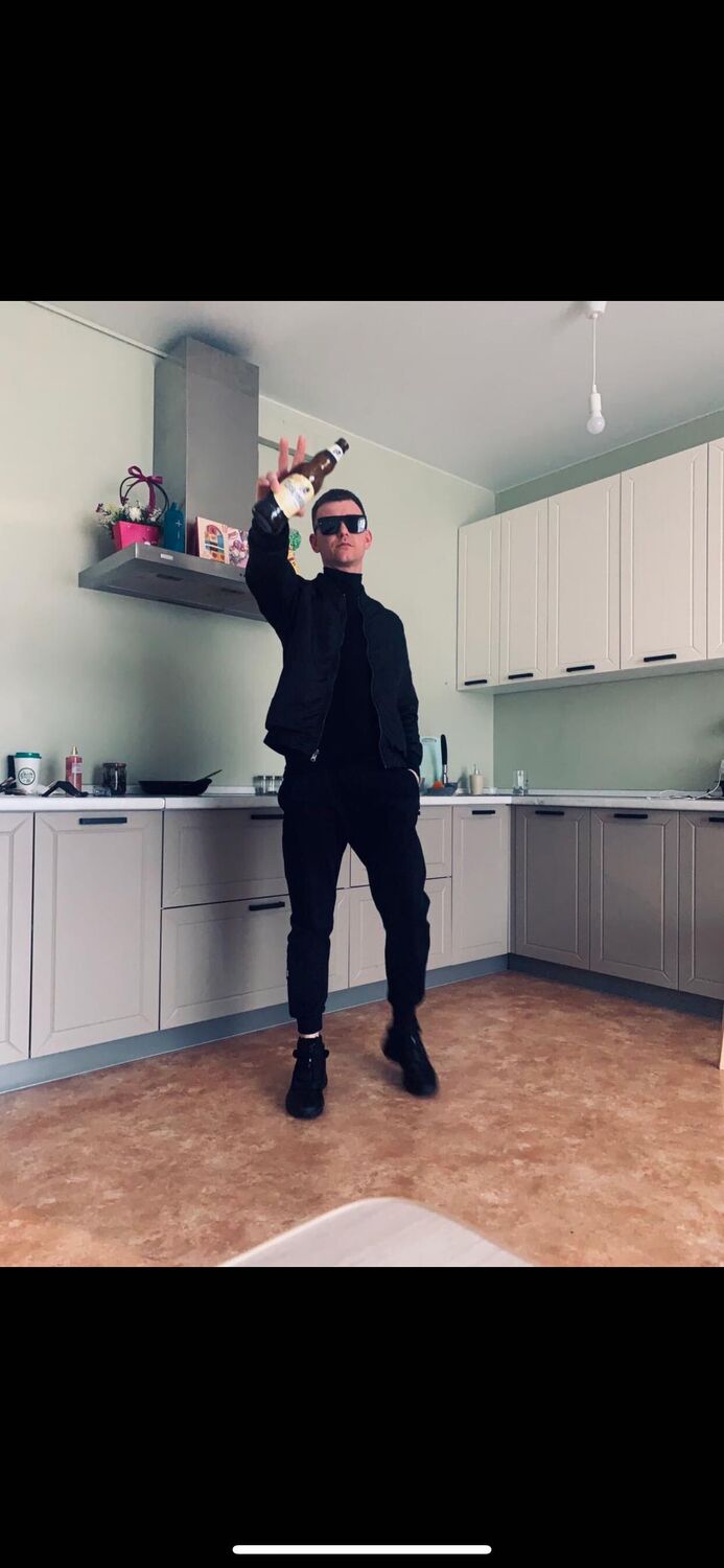  43549568  Tesla, 33 ,    