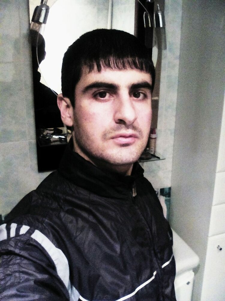  7784348  Petros, 37 ,    