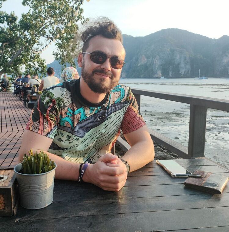  39877658  Alexander, 38 ,    