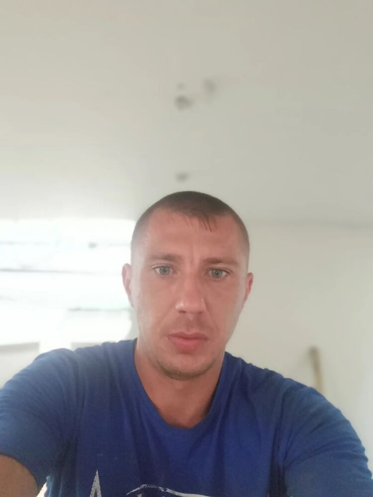  36729698  Sergej, 40 ,    