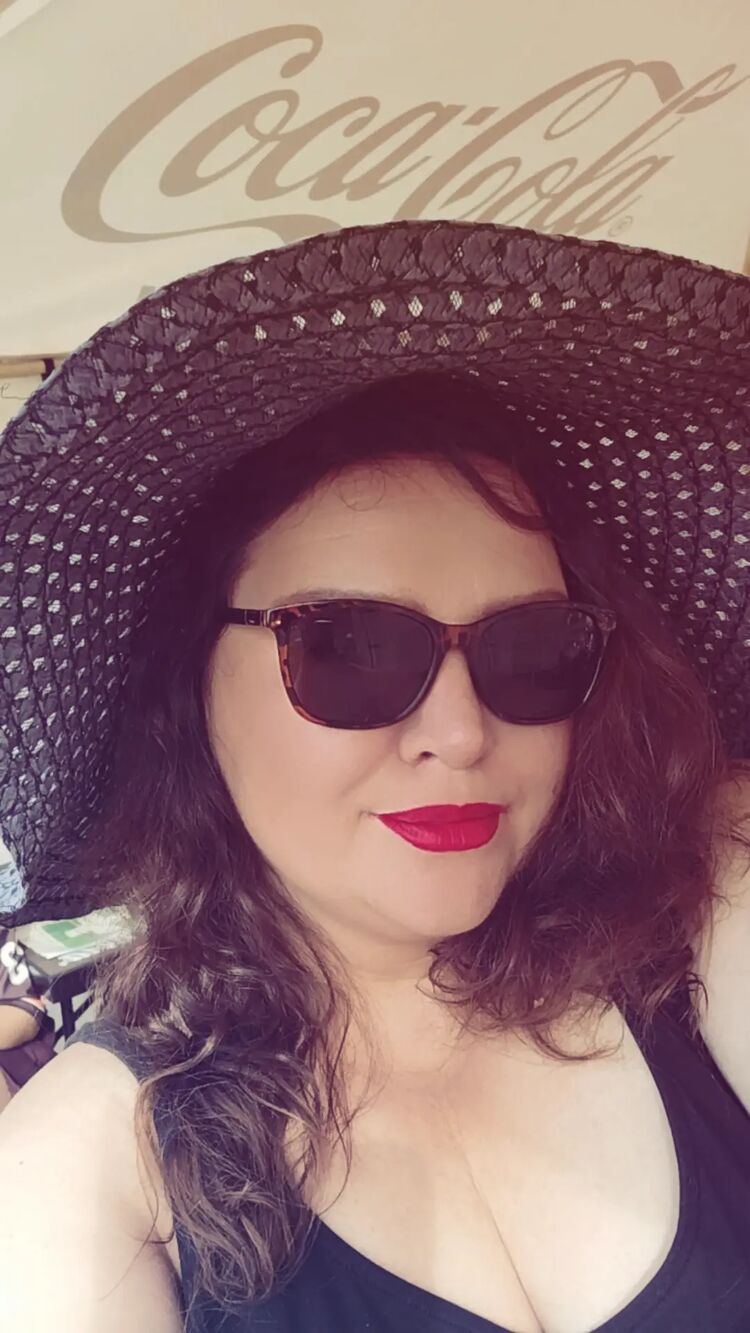  53506898  Woman, 44 ,    