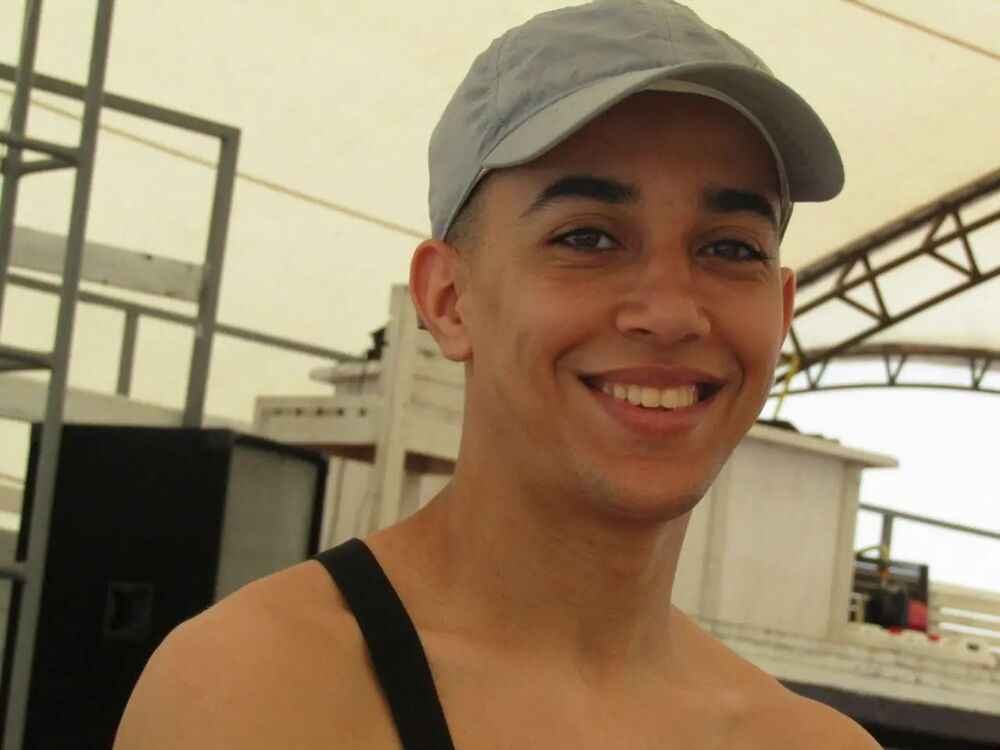  35299798  Zakaria, 23 ,    