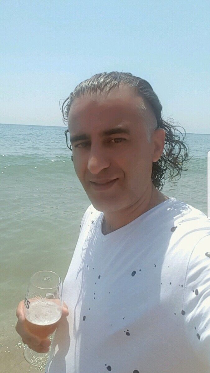  20637558  Oktay, 35 ,    