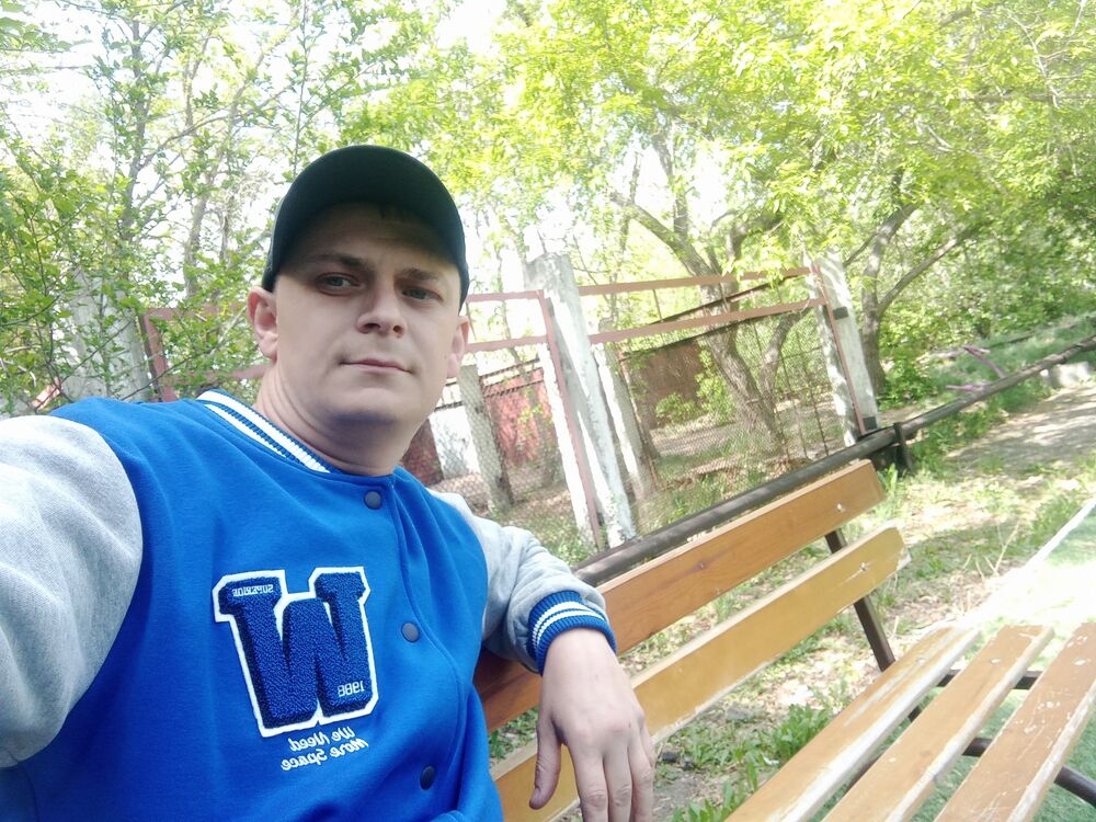  44483038  Stanislav, 35 ,    