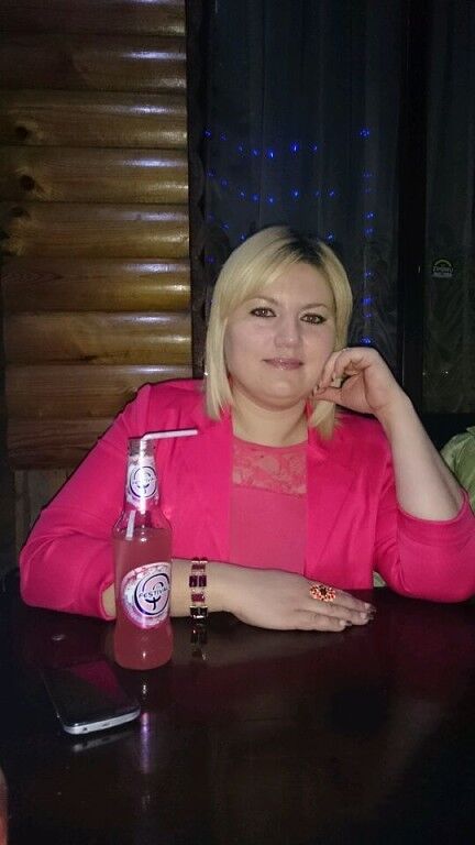  ,   Marina, 40 ,  