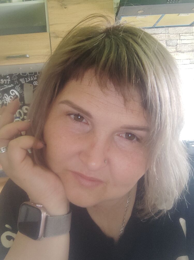  43251198  Irisska, 39 ,    