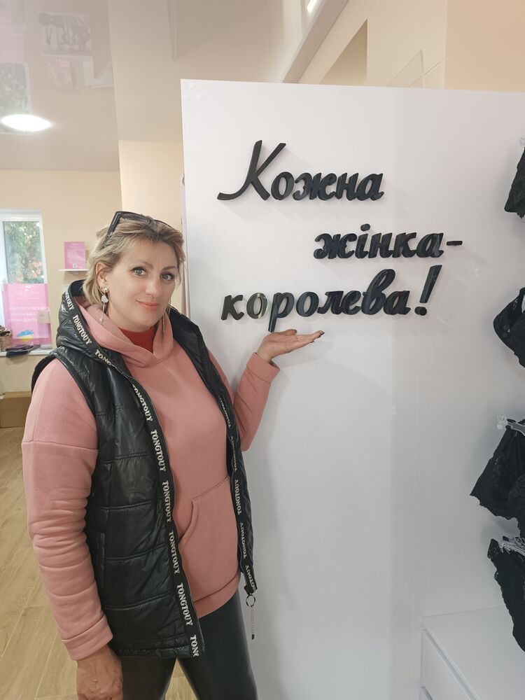  ,   Lina, 41 ,  