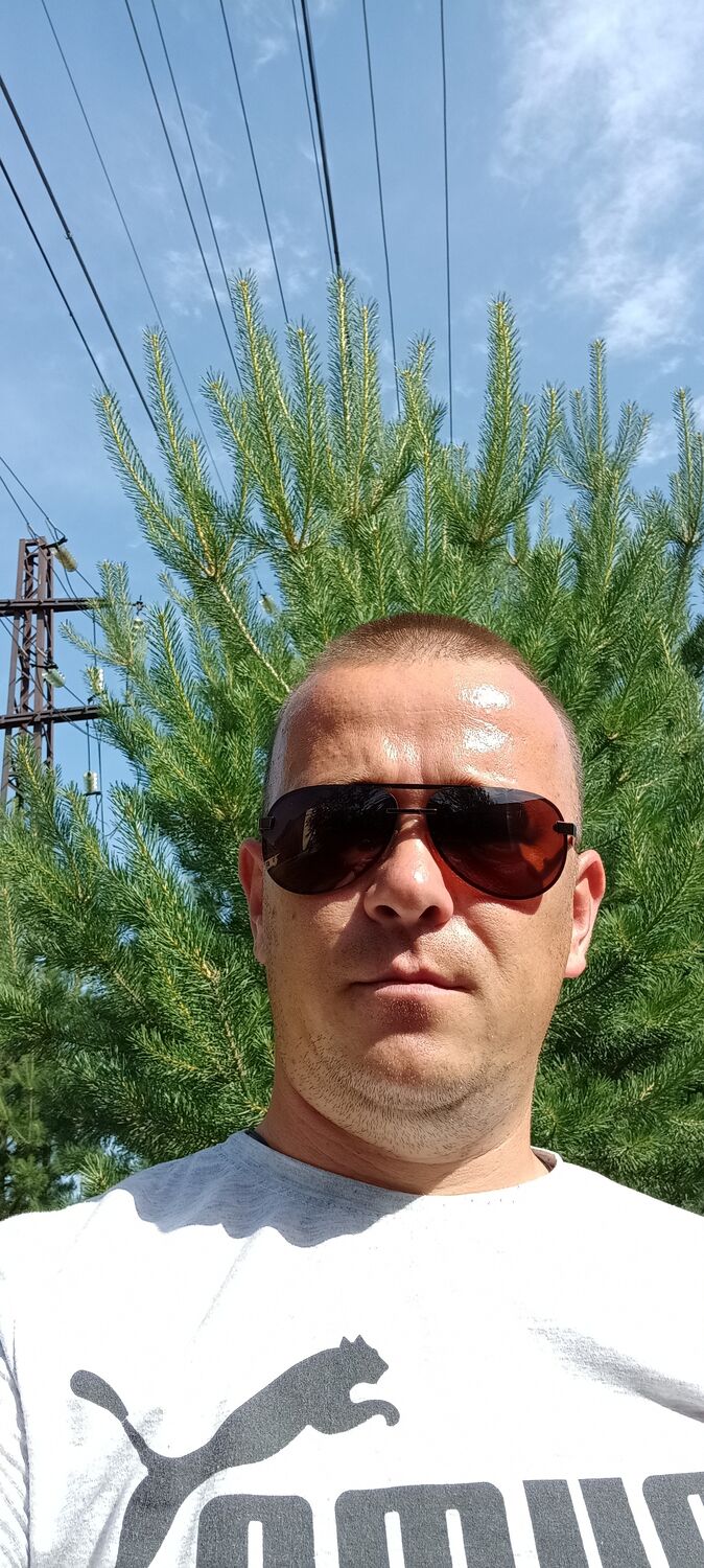  44740228  Roman, 37 ,    