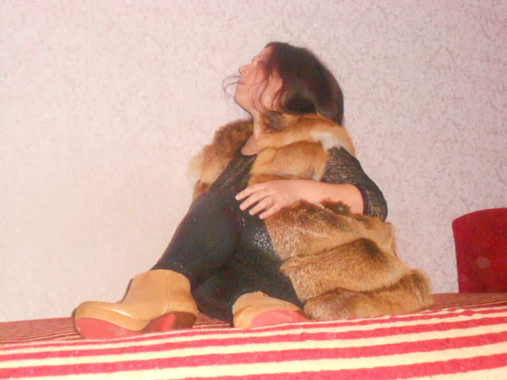  8925458  Alexandra, 36 ,    