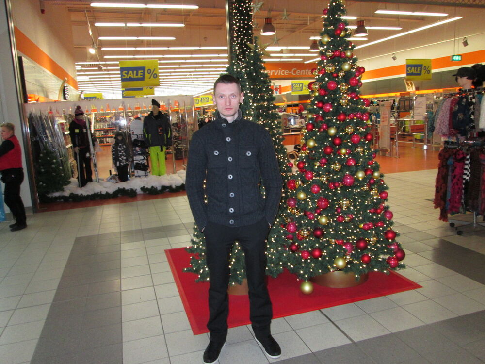  10748618  Lord, 40 ,    