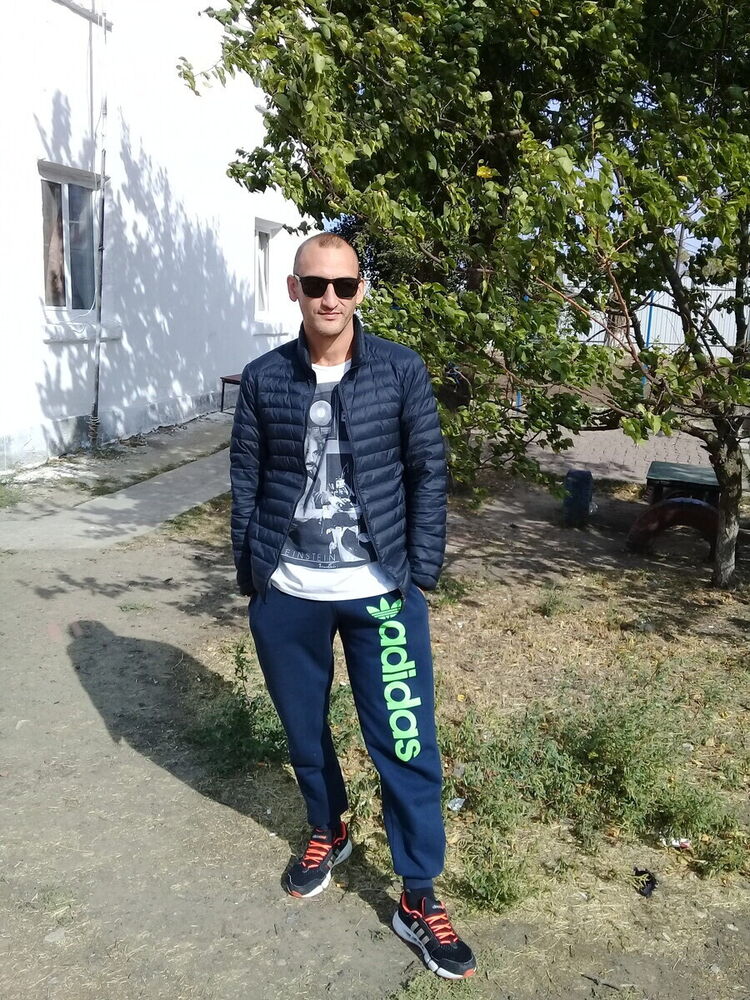  21181388  Sergey, 41 ,    