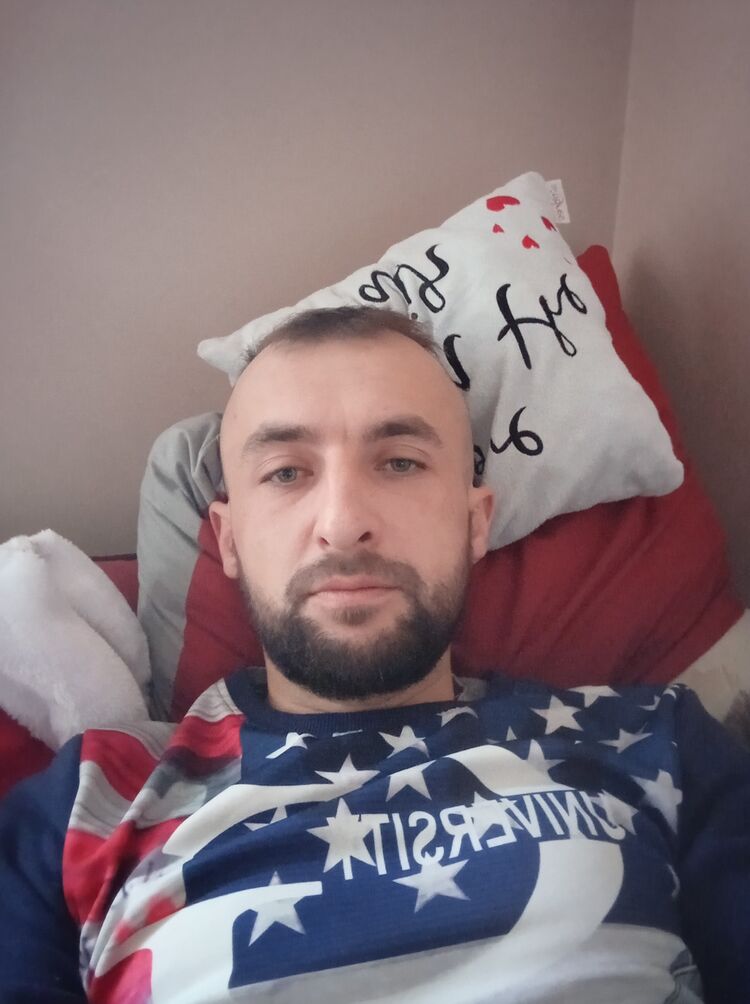  31256728  Oleg, 35 ,    
