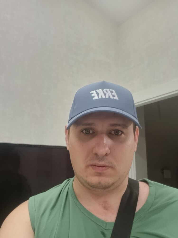  38577288  Alexander, 36 ,    