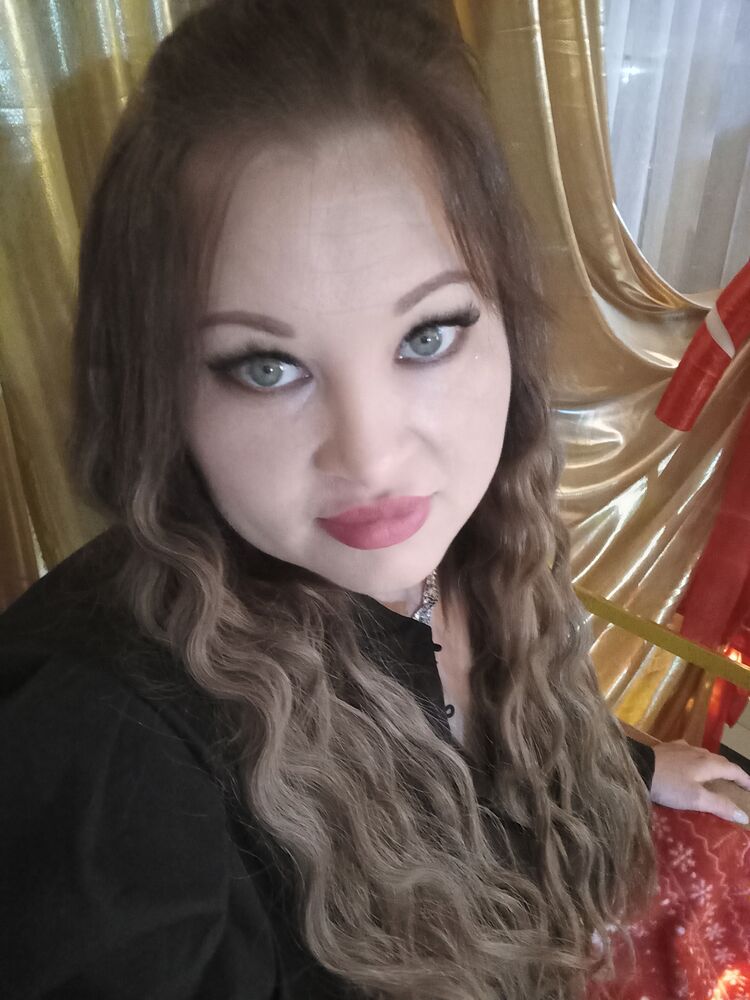  48533898  Regina, 38 ,    