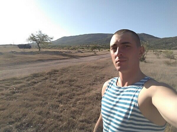  ,   Valentin, 28 ,   , 