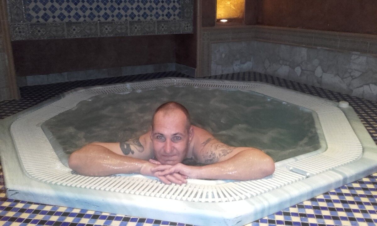  8277198  Dmitrij, 55 ,    