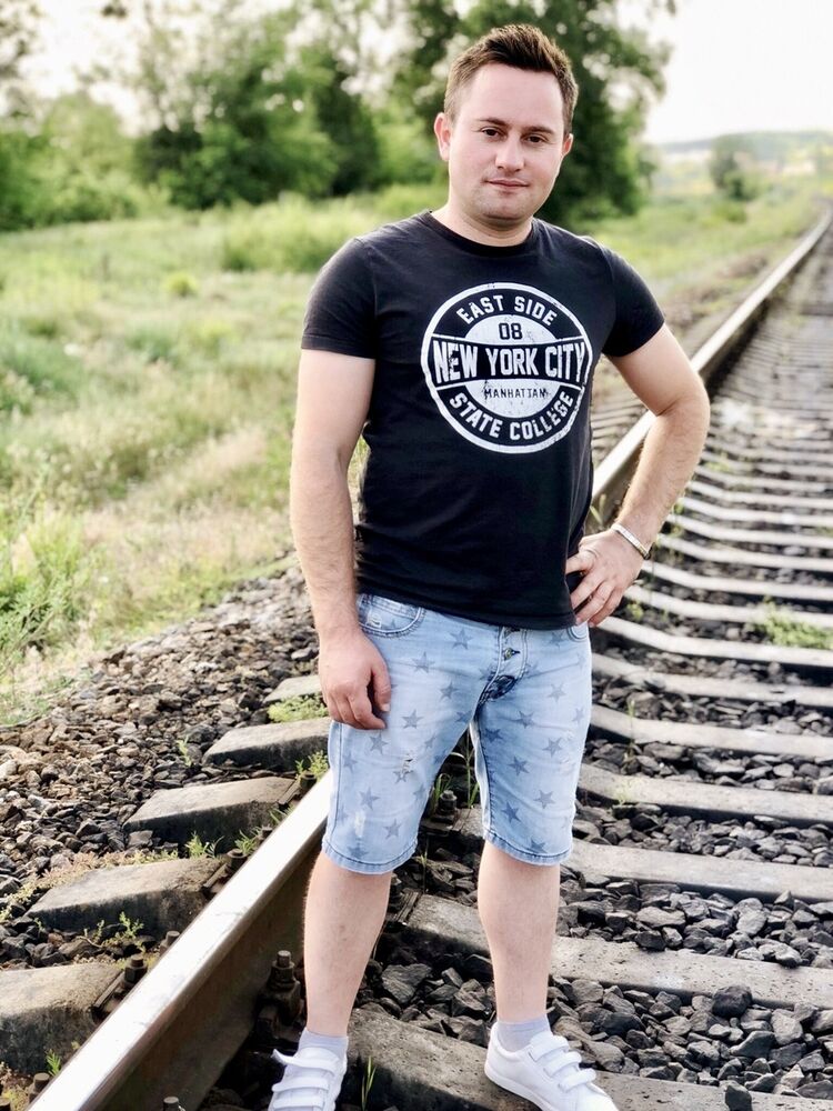  ,   Valentin, 37 ,   ,   , c 