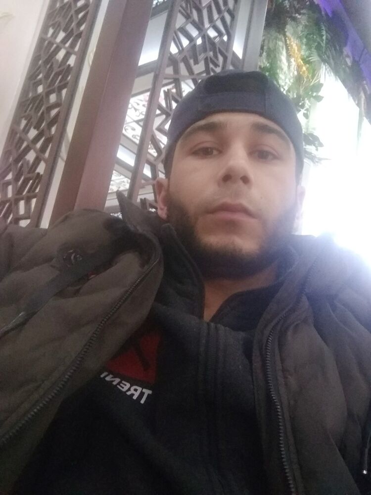  ,   Fozil, 33 ,  