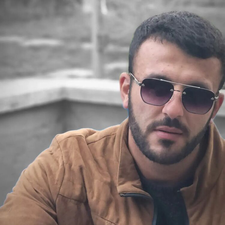  33969518  Sargis, 29 ,    