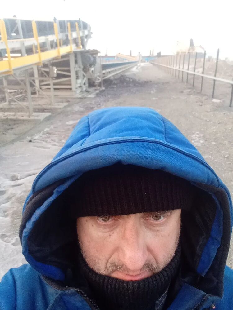 49160898  Andrey, 52 ,    