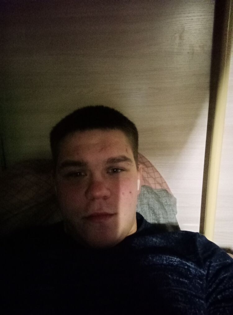  40574418  Alex, 26 ,    