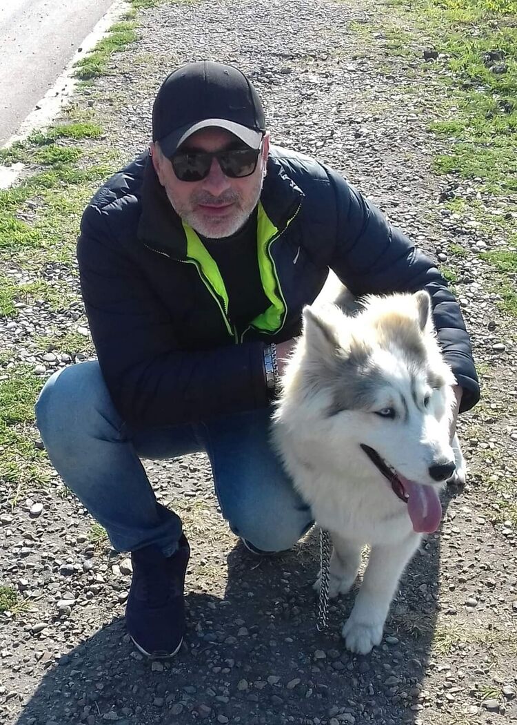  24135758  Kostia, 44 ,    