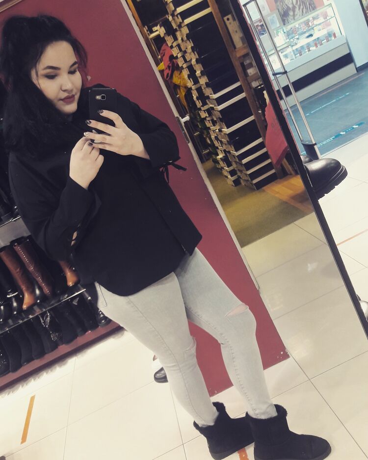  ,   Nina, 27 ,   ,   