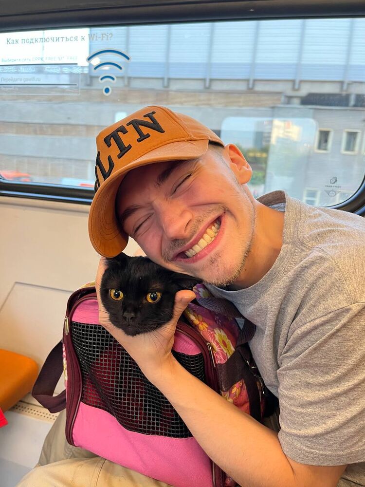  28900488  Live me more, 26 ,    