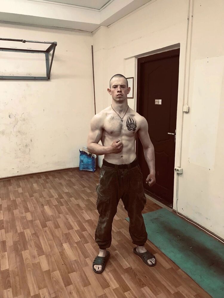  42992888  Daniil, 21 ,    