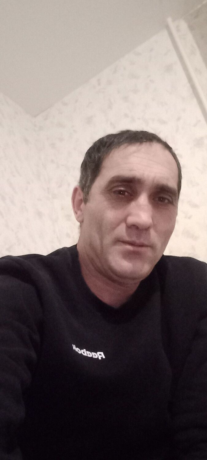  48371408  Artur, 42 ,    