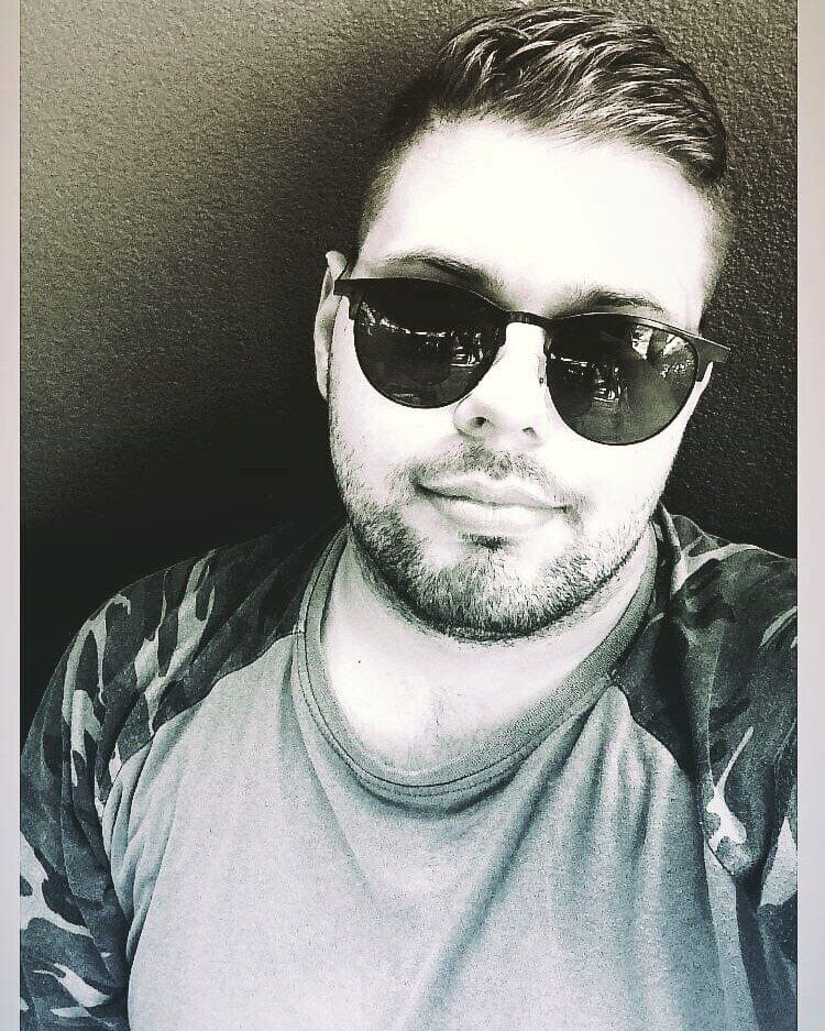  39002788  Aleksa, 24 ,    